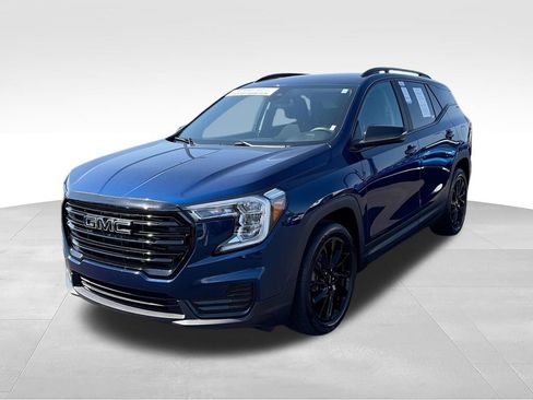 Used 2023 GMC Terrain SLE w/ Driver Convenience Package FWD image 5