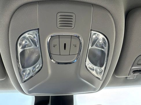 Used 2022 Jeep Compass Latitude FWD image 26