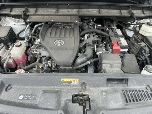 Used 2023 Toyota Highlander LE FWD image 19