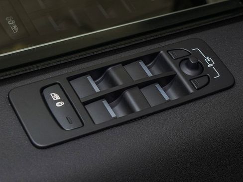 Used 2023 Land Rover Discovery Sport SE R-Dynamic image 14