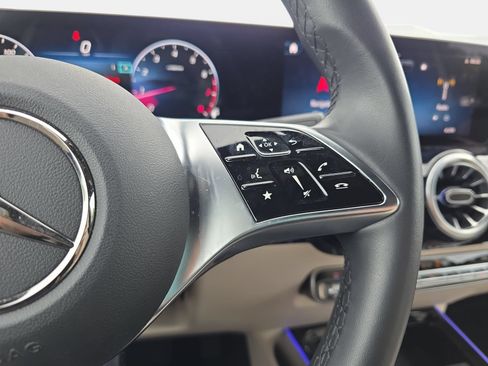 Used 2025 Mercedes-Benz GLA 250 image 18