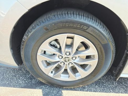 Used 2021 Toyota Sienna LE FWD image 33