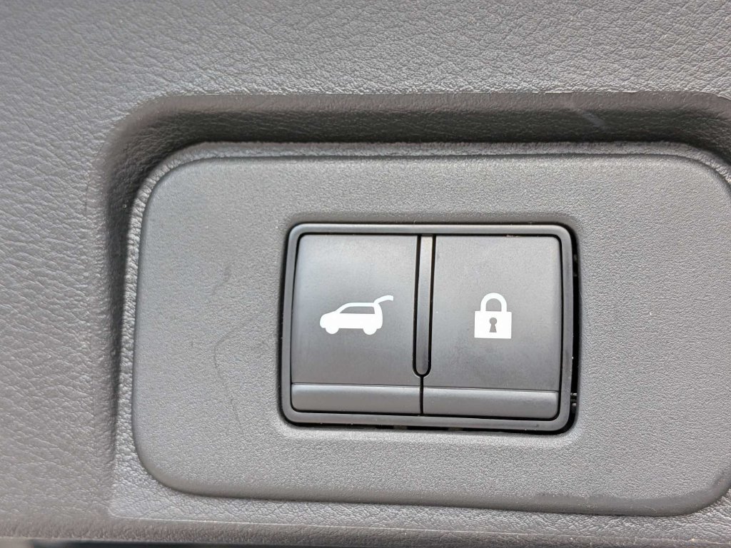 Used 2025 Nissan Rogue SV AWD/4WD image 12