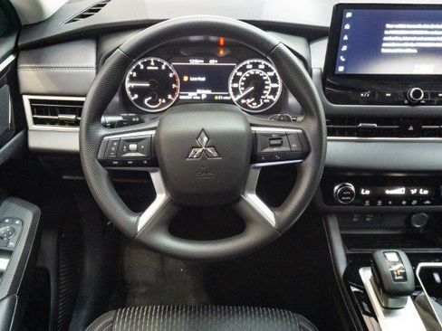 New 2025 Mitsubishi Outlander ES image 16