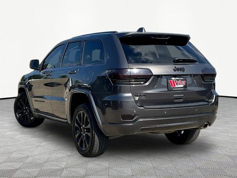 Used 2018 Jeep Grand Cherokee Altitude AWD/4WD image 4