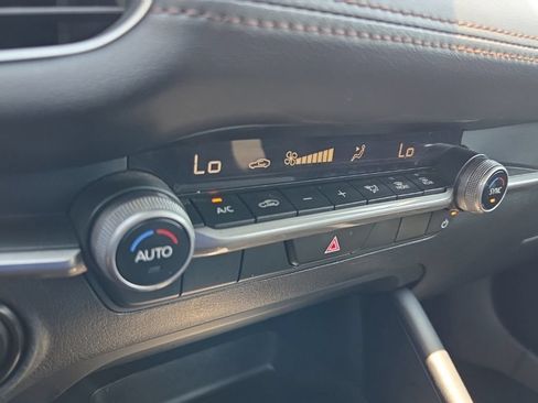 Used 2024 MAZDA MAZDA3 s FWD image 34