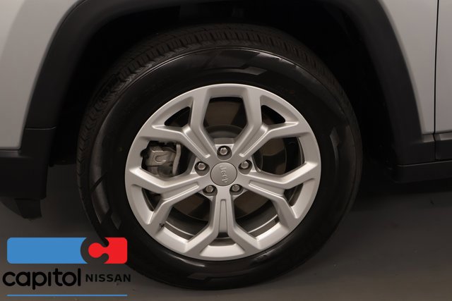 Used 2024 Jeep Compass Latitude AWD/4WD image 7
