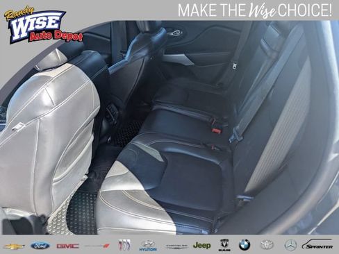 Used 2018 Jeep Cherokee Latitude Plus FWD image 16