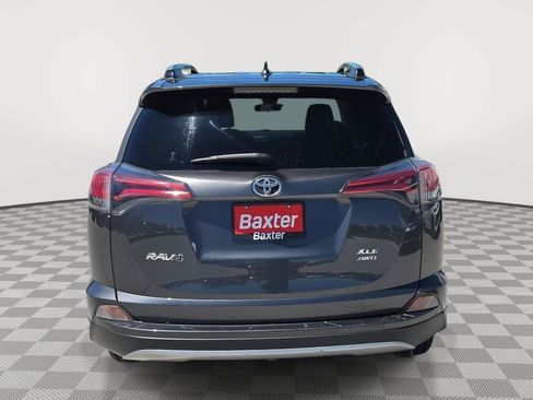 Used 2018 Toyota RAV4 XLE AWD/4WD image 9