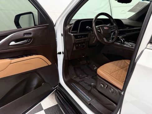 Used 2023 Cadillac Escalade ESV Premium Luxury w/ Performance Package AWD/4WD image 39