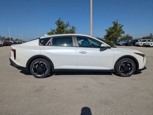 New 2025 Kia K4 GT-Line Turbo FWD image 4