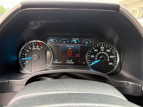 Used 2020 Ford F150 Lariat w/ Equipment Group 502A Luxury AWD/4WD image 20