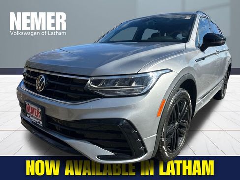 Used 2022 Volkswagen Tiguan SE R-Line image 1