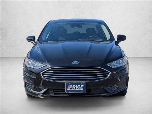 Used 2019 Ford Fusion SE image 2