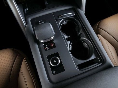 New 2026 Land Rover Discovery Limited Edition image 15