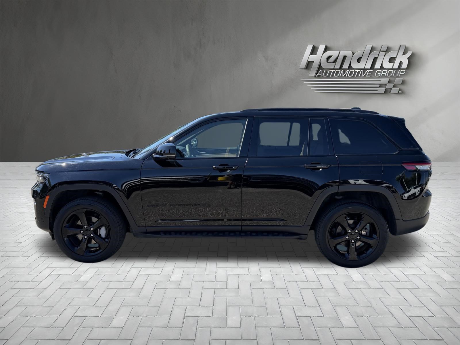 Used 2025 Jeep Grand Cherokee Limited w/ Luxury Tech Group II AWD/4WD image 7