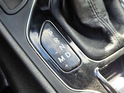 Used 2019 Jeep Cherokee Limited FWD image 44