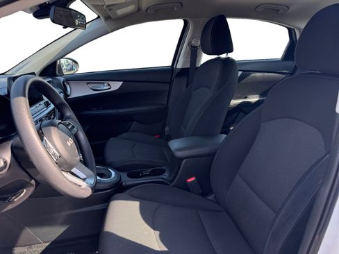 Used 2022 Kia Forte LXS FWD image 9