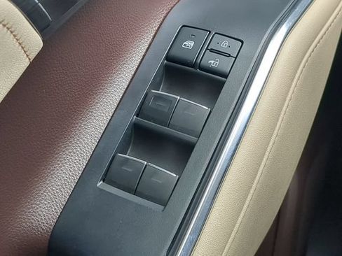 Used 2021 Toyota Highlander Platinum FWD image 30
