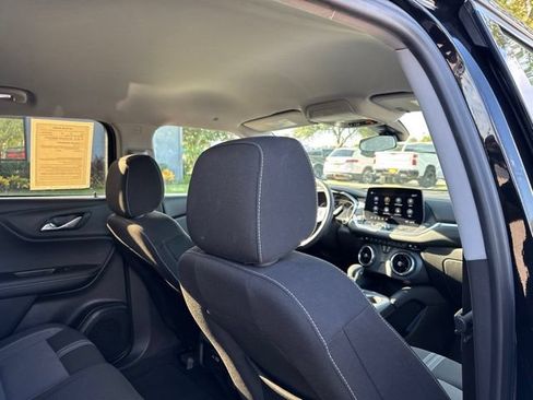 Used 2025 Chevrolet Blazer LT FWD image 13