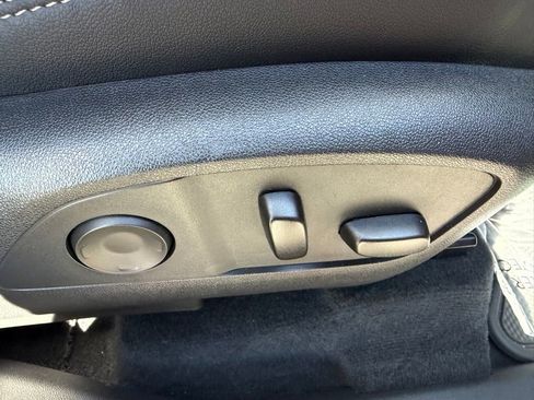 Used 2025 Chevrolet Traverse High Country FWD image 16