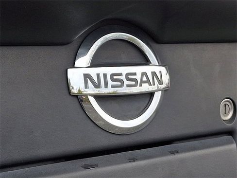 Used 2018 Nissan Frontier PRO-4X image 28