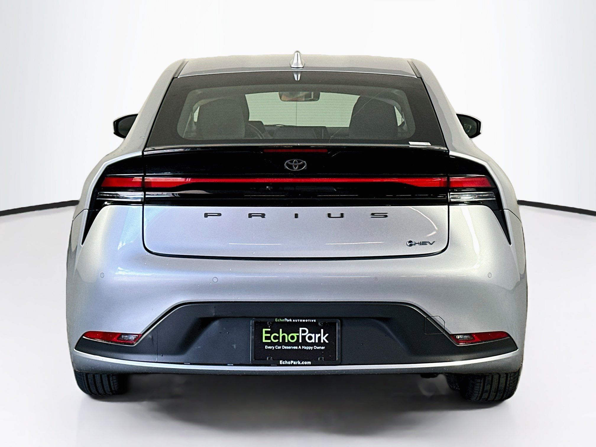 Used 2025 Toyota Prius LE FWD image 7
