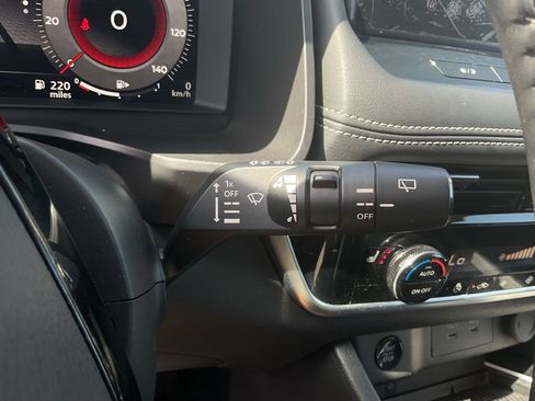 Used 2026 Nissan Rogue SL FWD image 32