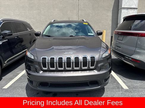 Used 2018 Jeep Cherokee Latitude Plus AWD/4WD image 10