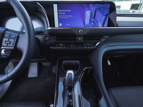 Used 2026 Toyota Crown XLE image 25