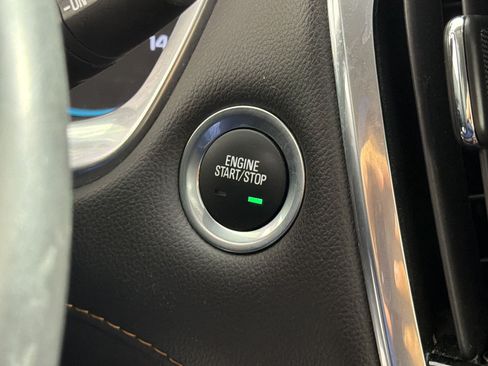 Used 2020 Chevrolet Traverse LT FWD image 17