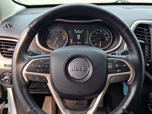 Used 2017 Jeep Cherokee Latitude w/ Cold Weather Group AWD/4WD image 19
