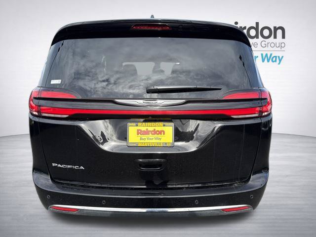 Used 2025 Chrysler Pacifica Select FWD image 6