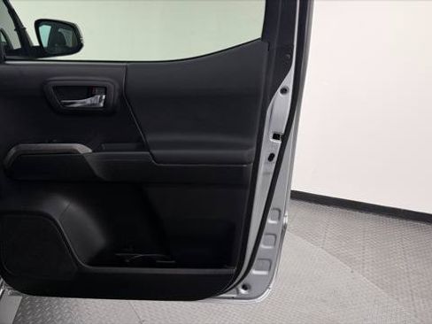 Used 2020 Toyota Tacoma TRD Sport RWD image 17