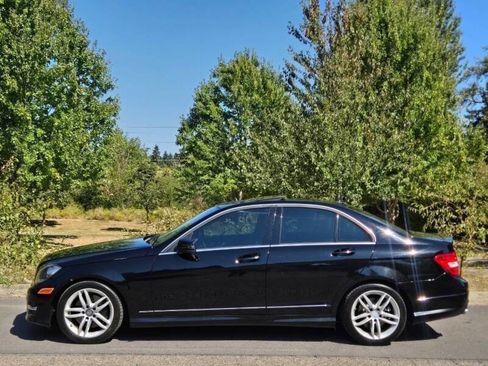 Used 2013 Mercedes-Benz C 300 4MATIC Sedan image 9