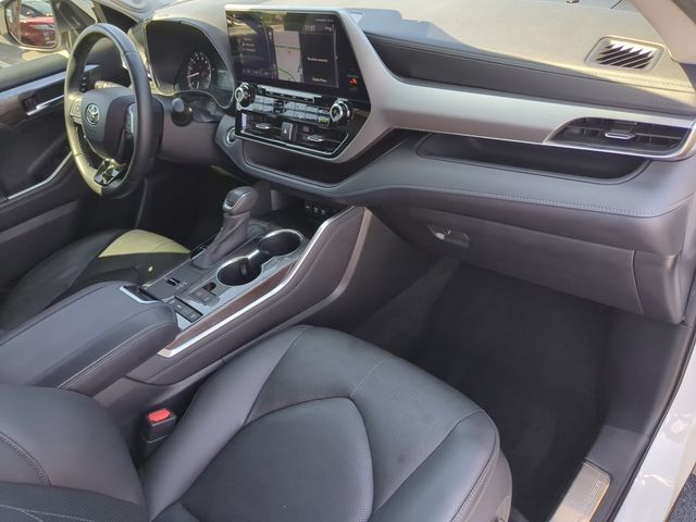 Used 2020 Toyota Highlander Platinum FWD image 15