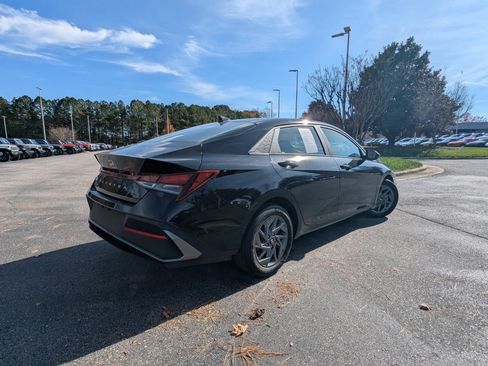 Used 2024 Hyundai Elantra SEL image 5