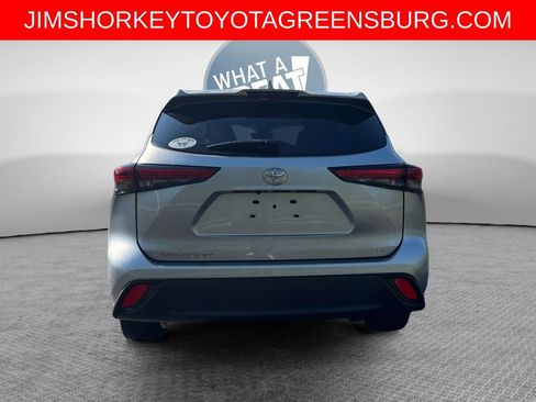 Used 2023 Toyota Highlander XLE FWD image 5