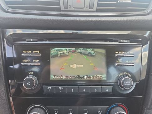 Used 2017 Nissan Rogue S FWD image 23