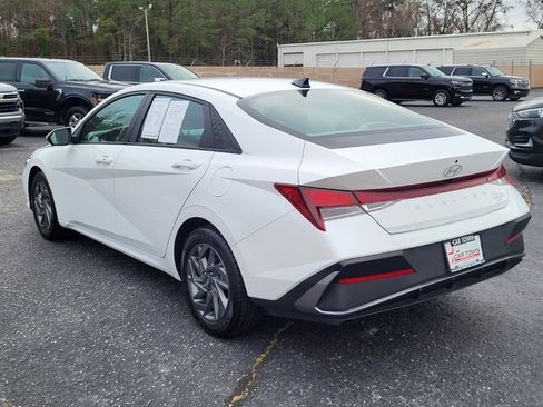 Used 2024 Hyundai Elantra SEL image 5