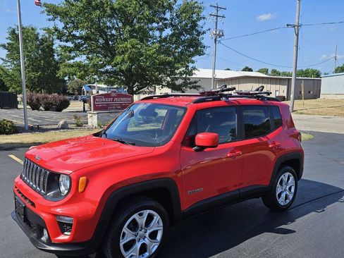 Used 2019 Jeep Renegade Latitude w/ Cold Weather Group AWD/4WD image 1