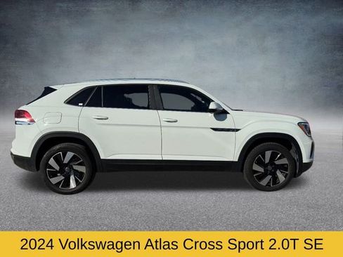 Used 2024 Volkswagen Atlas Cross Sport SE image 2
