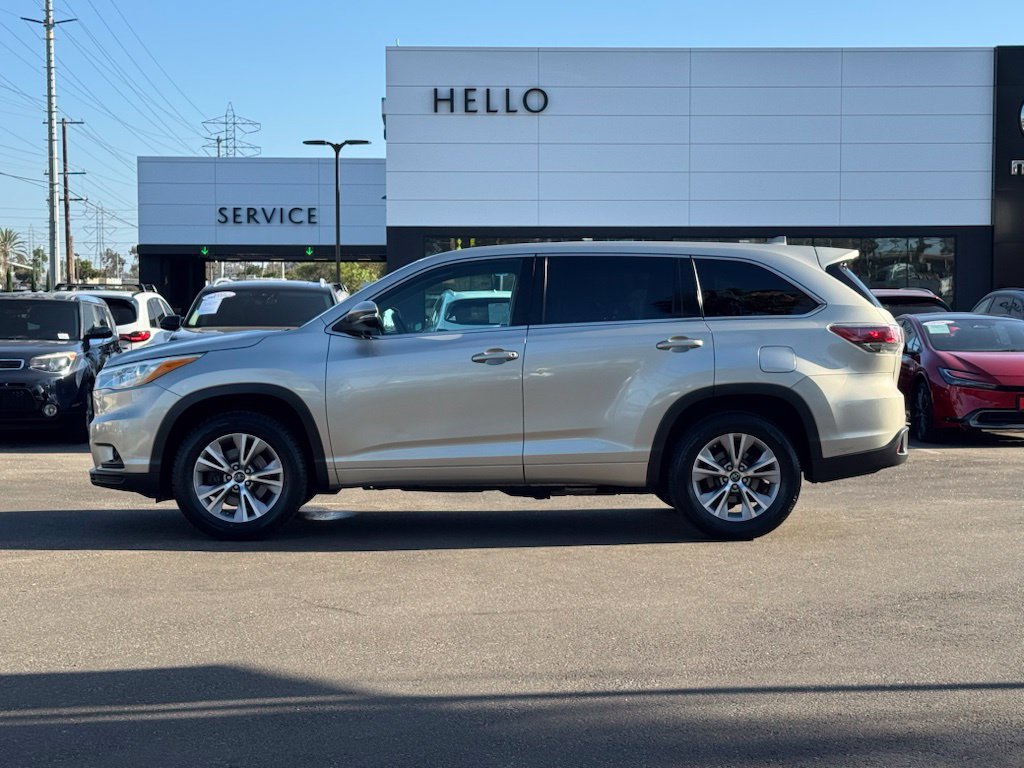 Used 2016 Toyota Highlander Plus FWD image 7