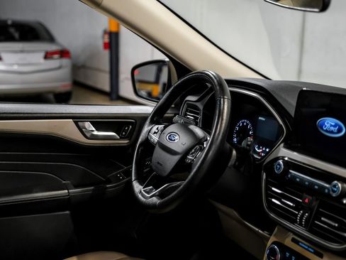 Used 2021 Ford Escape SEL image 14