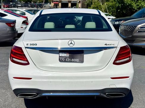 Used 2017 Mercedes-Benz E 300 4MATIC image 10