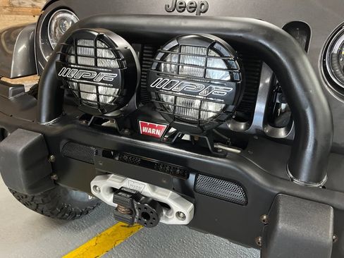 Used 2016 Jeep Wrangler Unlimited Rubicon w/ Connectivity Group AWD/4WD image 12