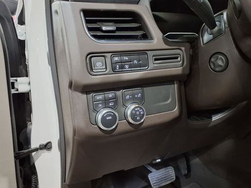 Used 2023 GMC Yukon SLT w/ SLT Luxury Package AWD/4WD image 18