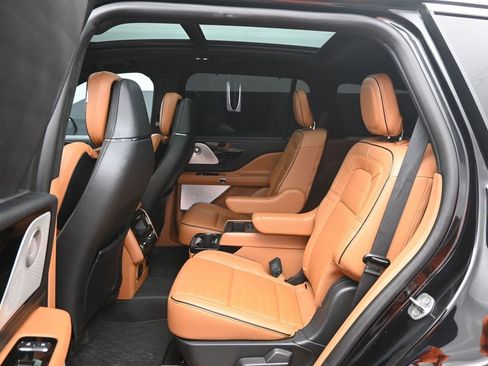 Used 2021 Lincoln Aviator Black Label w/ Dynamic Handling Package image 28