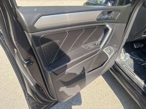 Used 2022 Volkswagen Tiguan SE R-Line image 19