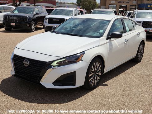 Used 2025 Nissan Altima 2.5 SV FWD image 1